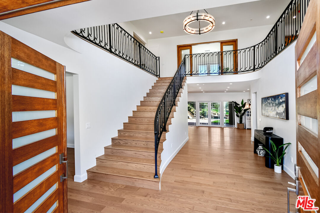 29677 Mulholland Hwy