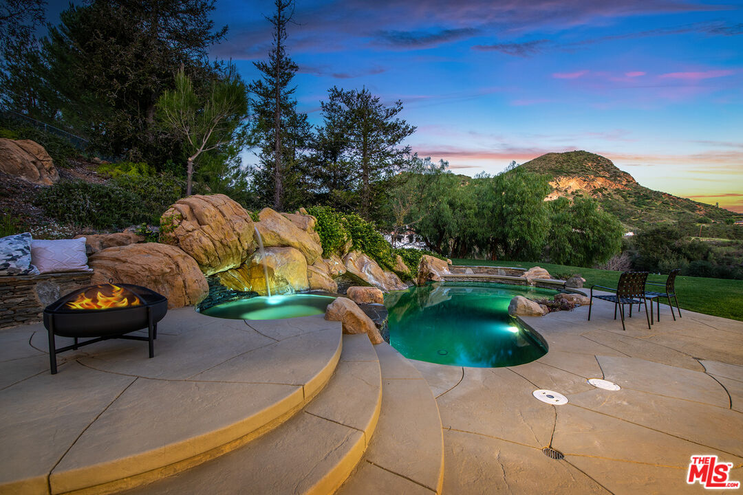 29677 Mulholland Hwy