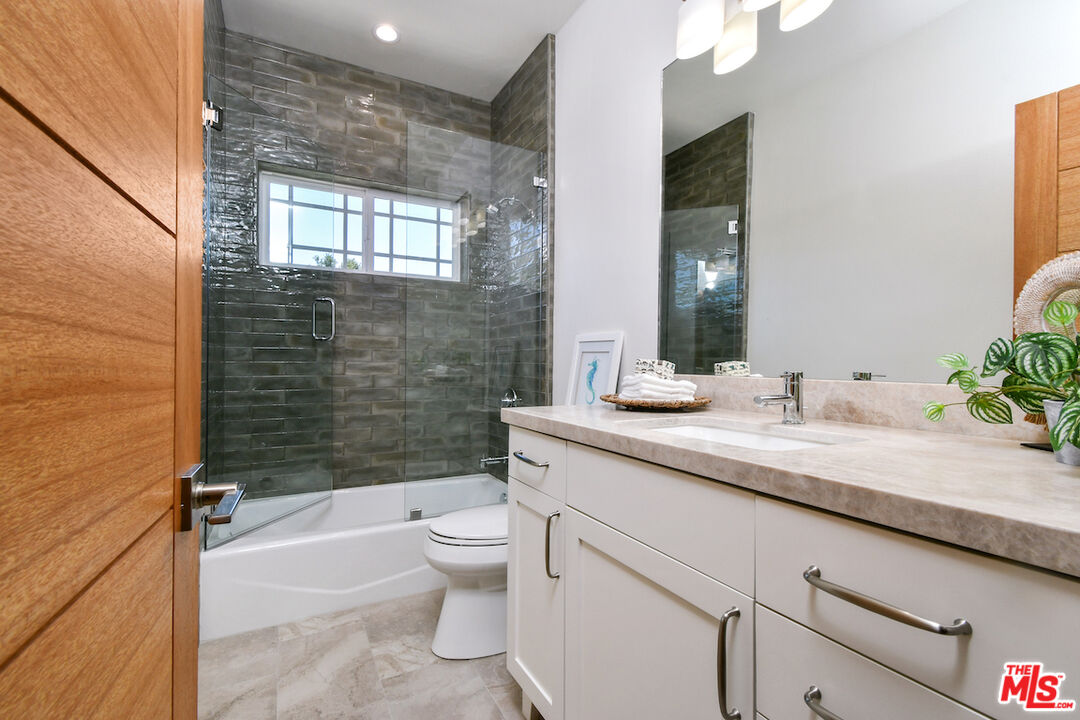 29677 Mulholland Hwy