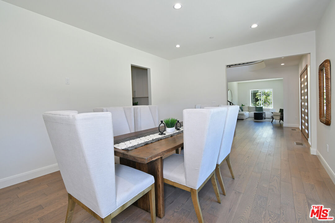 29677 Mulholland Hwy