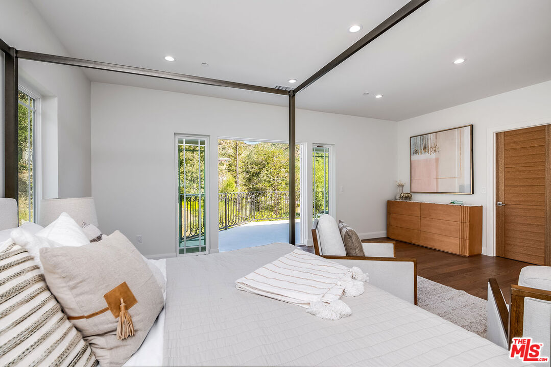 29677 Mulholland Hwy