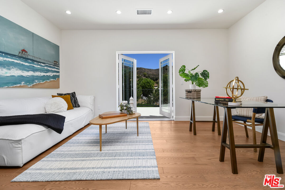 29677 Mulholland Hwy