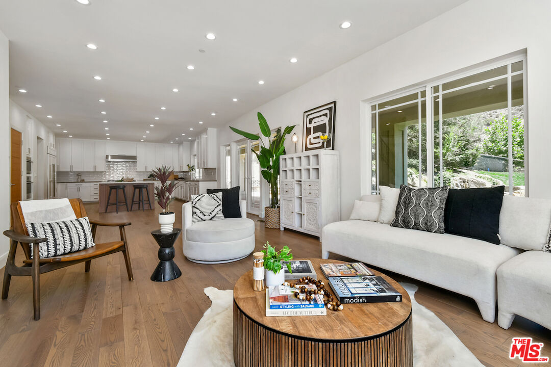 29677 Mulholland Hwy