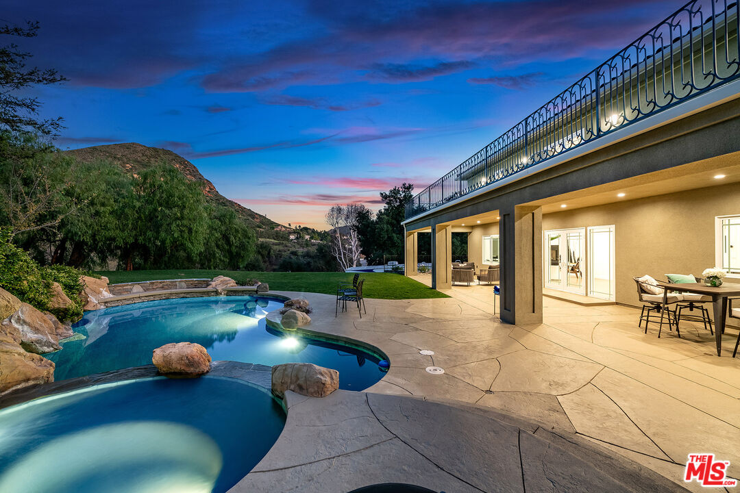 29677 Mulholland Hwy