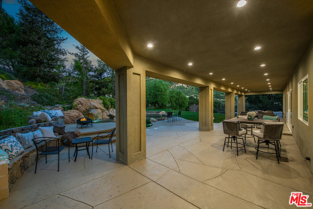 29677 Mulholland Hwy