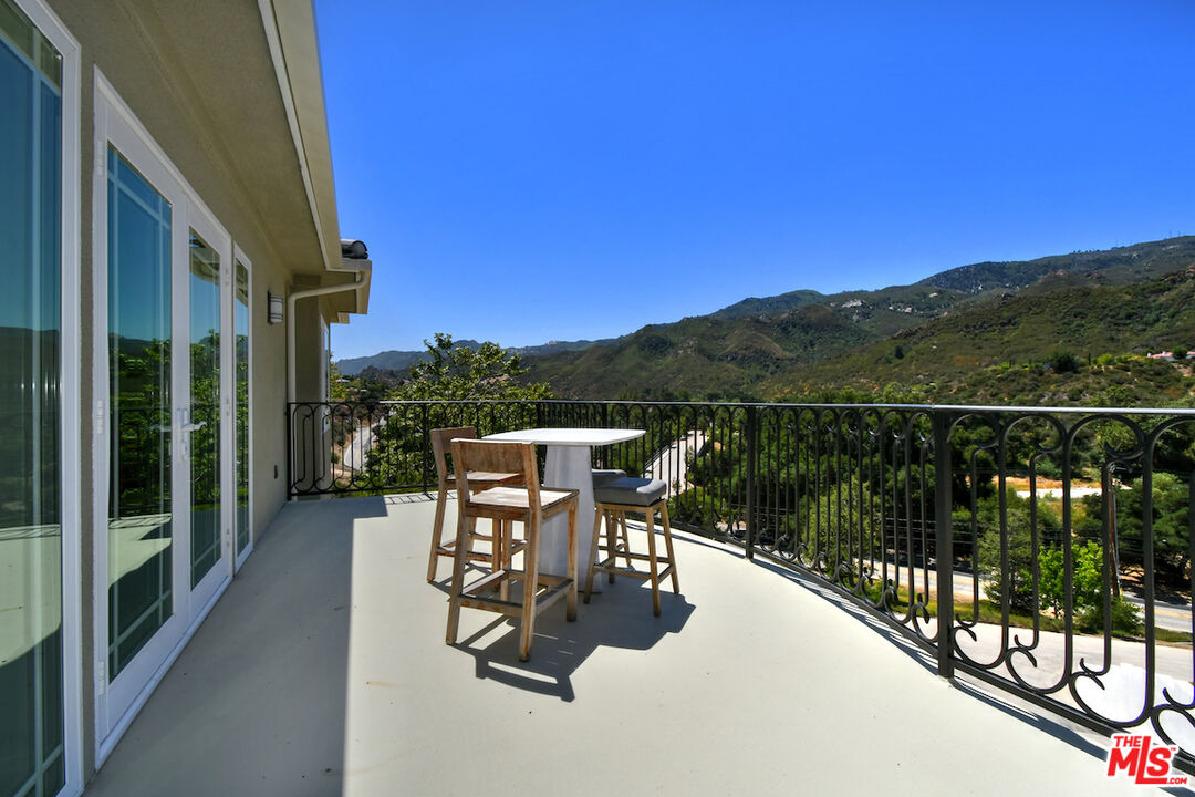 29677 Mulholland Hwy
