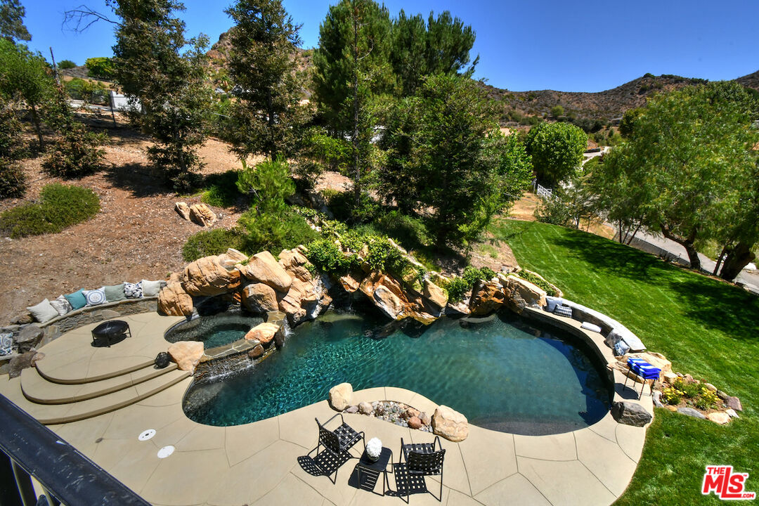 29677 Mulholland Hwy