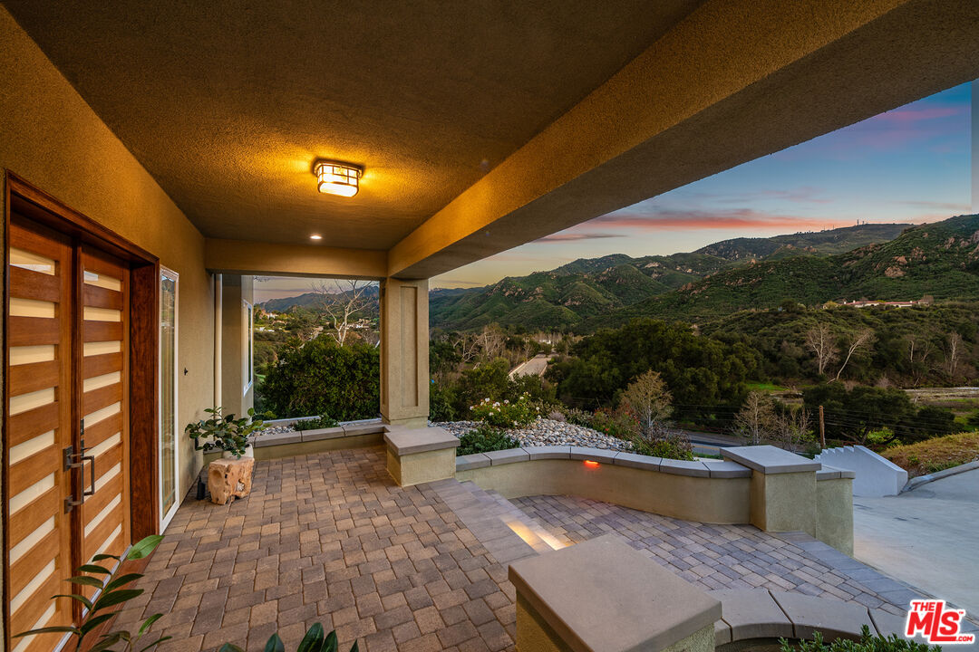 29677 Mulholland Hwy