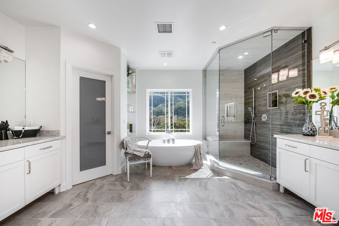 29677 Mulholland Hwy