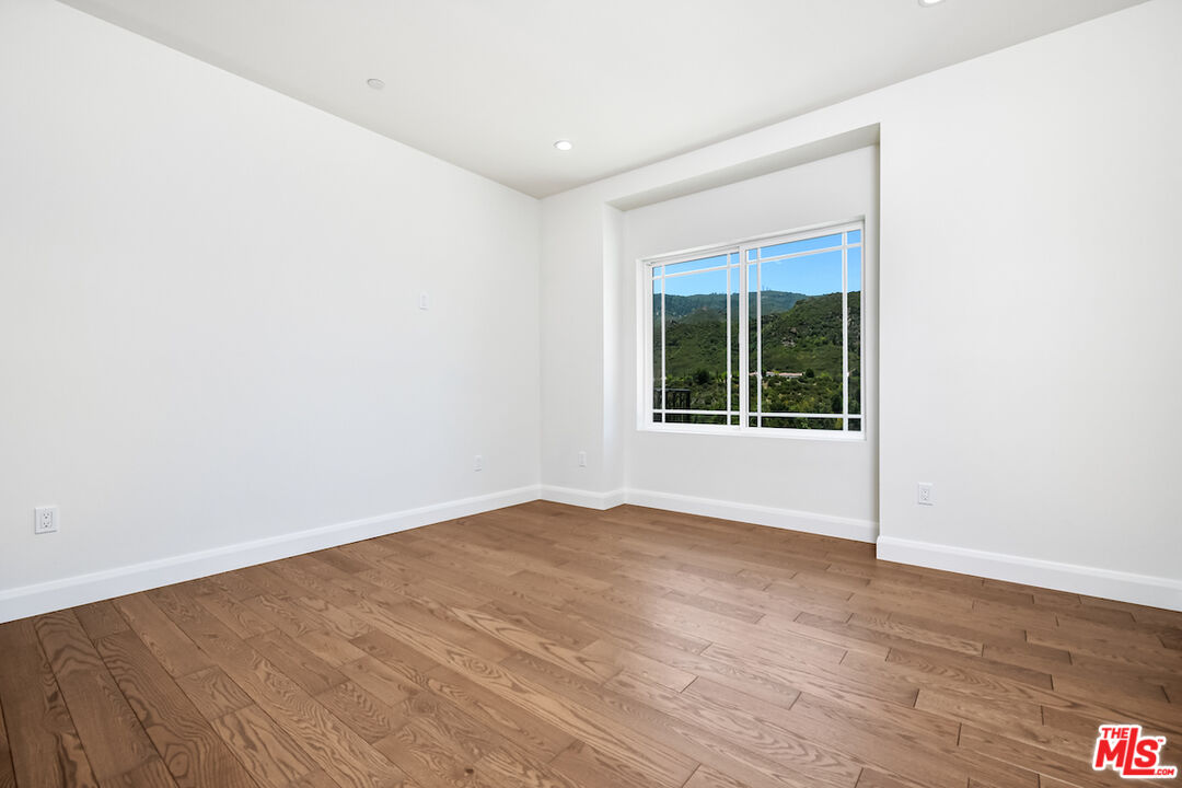 29677 Mulholland Hwy