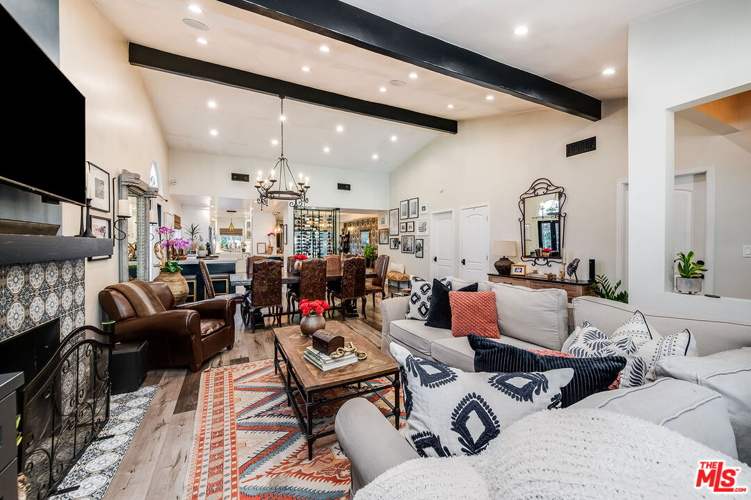 4635 Bellflower Ave