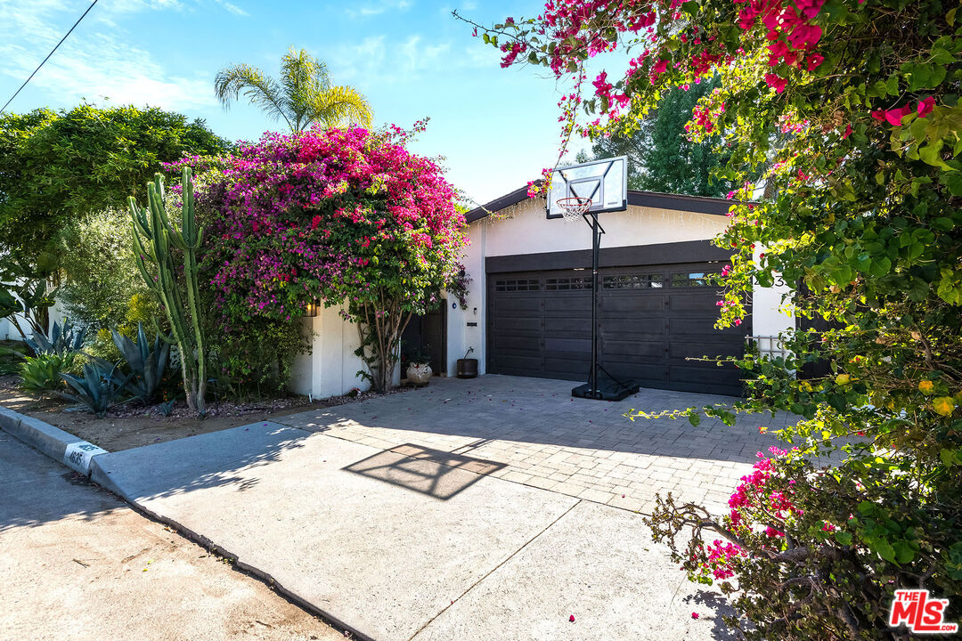 4635 Bellflower Ave