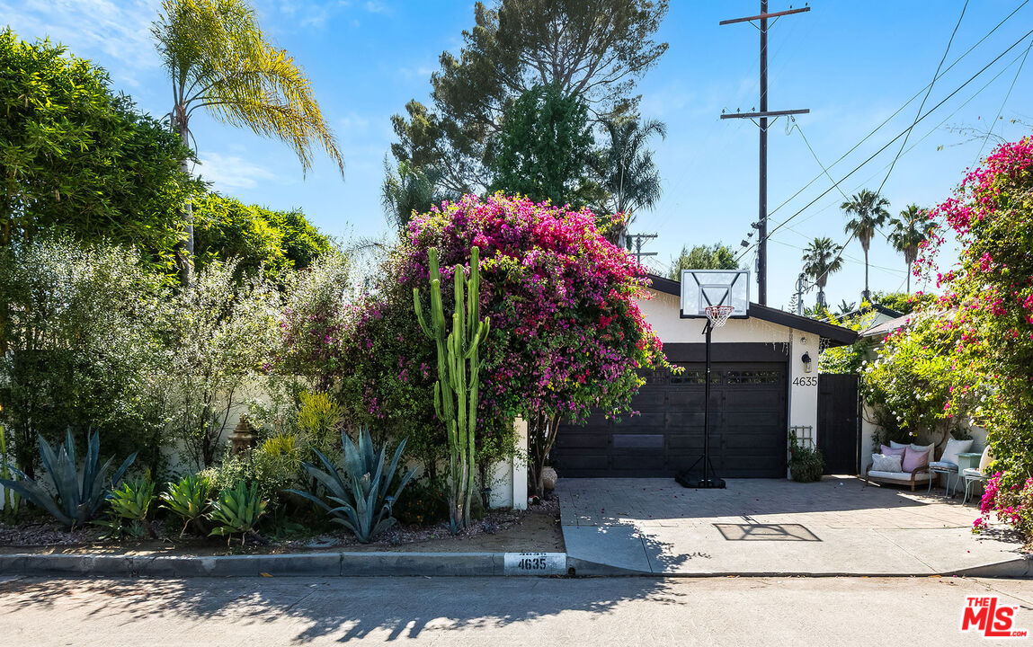 4635 Bellflower Ave