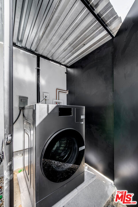 4522 Laurel Canyon Blvd