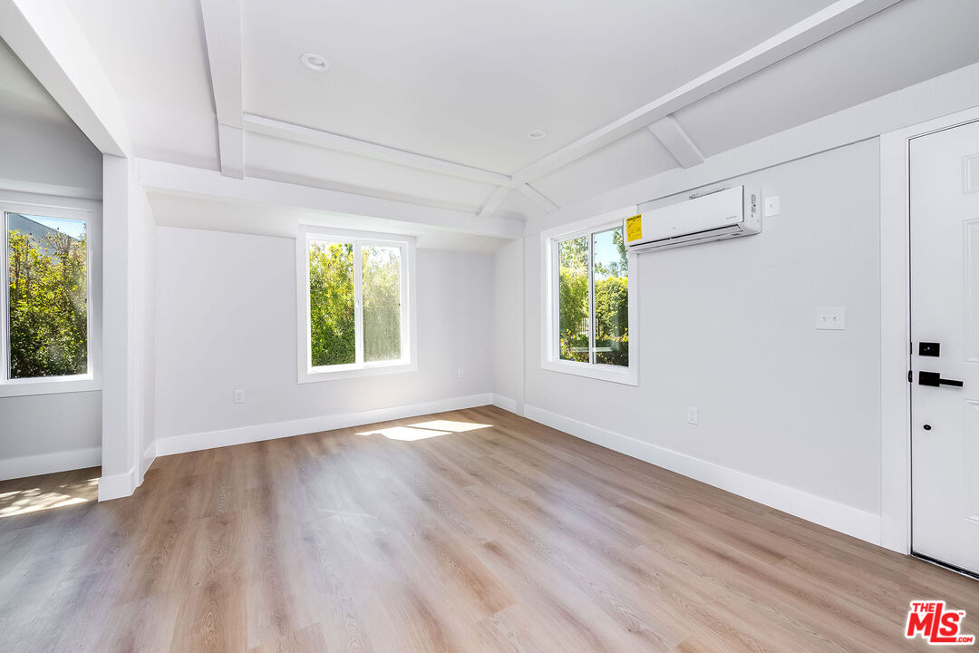 4522 Laurel Canyon Blvd