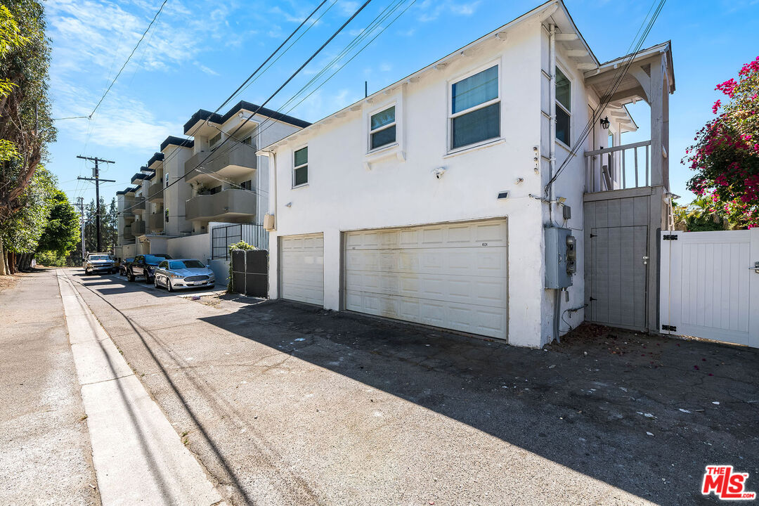 4522 Laurel Canyon Blvd