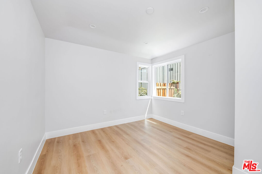 4522 Laurel Canyon Blvd