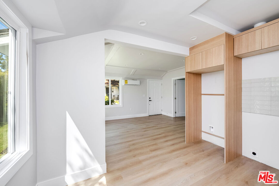 4522 Laurel Canyon Blvd