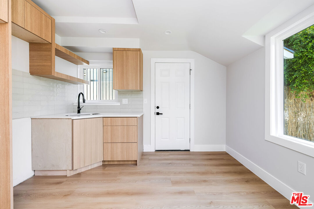 4522 Laurel Canyon Blvd