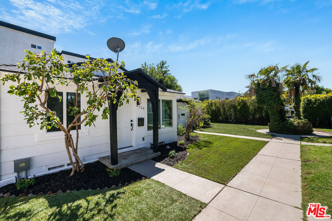 4522 Laurel Canyon Blvd