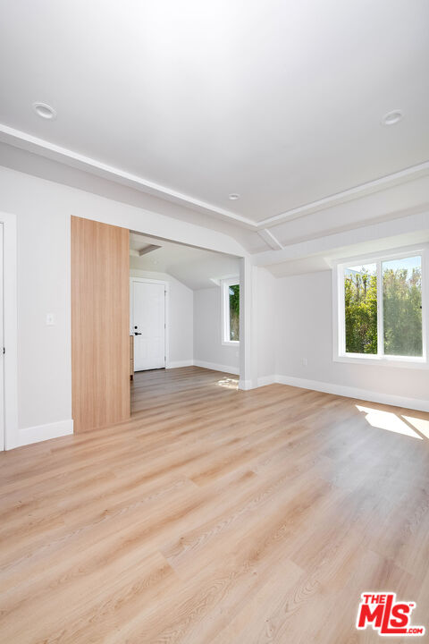 4522 Laurel Canyon Blvd