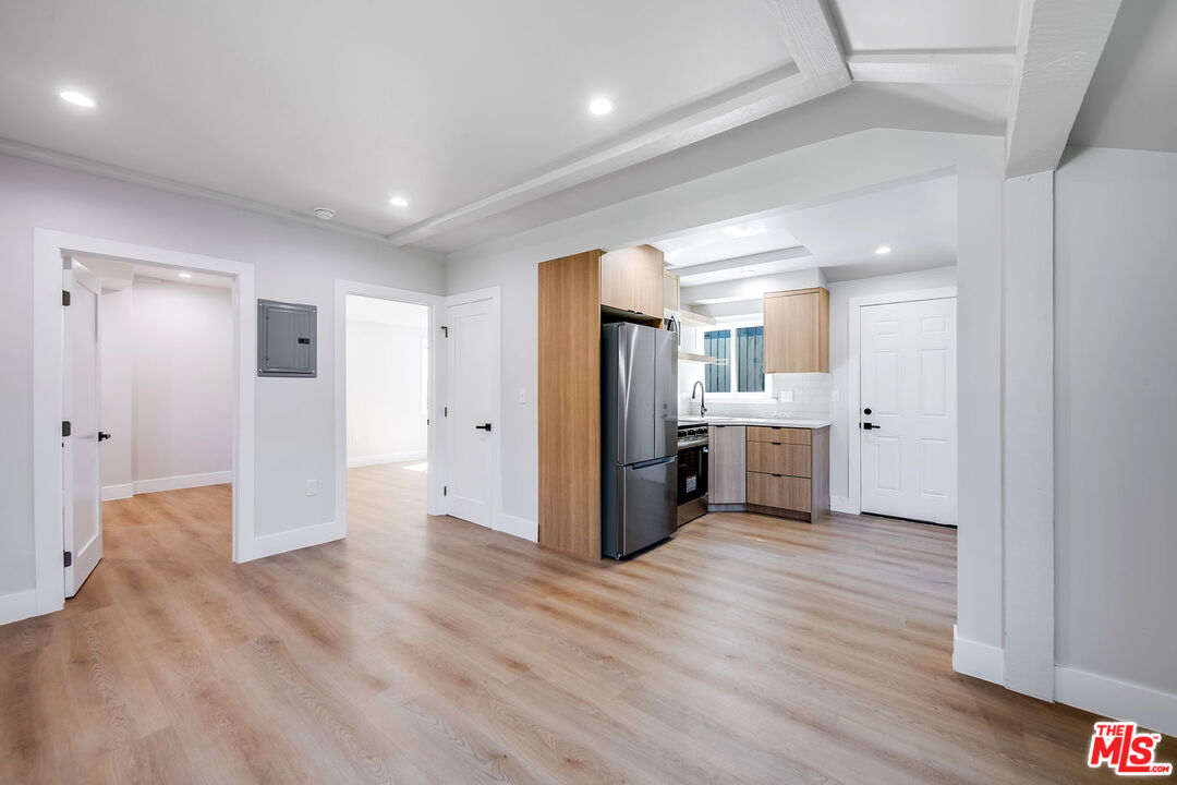 4522 Laurel Canyon Blvd