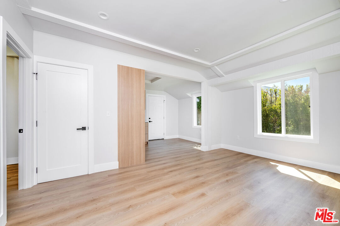 4522 Laurel Canyon Blvd