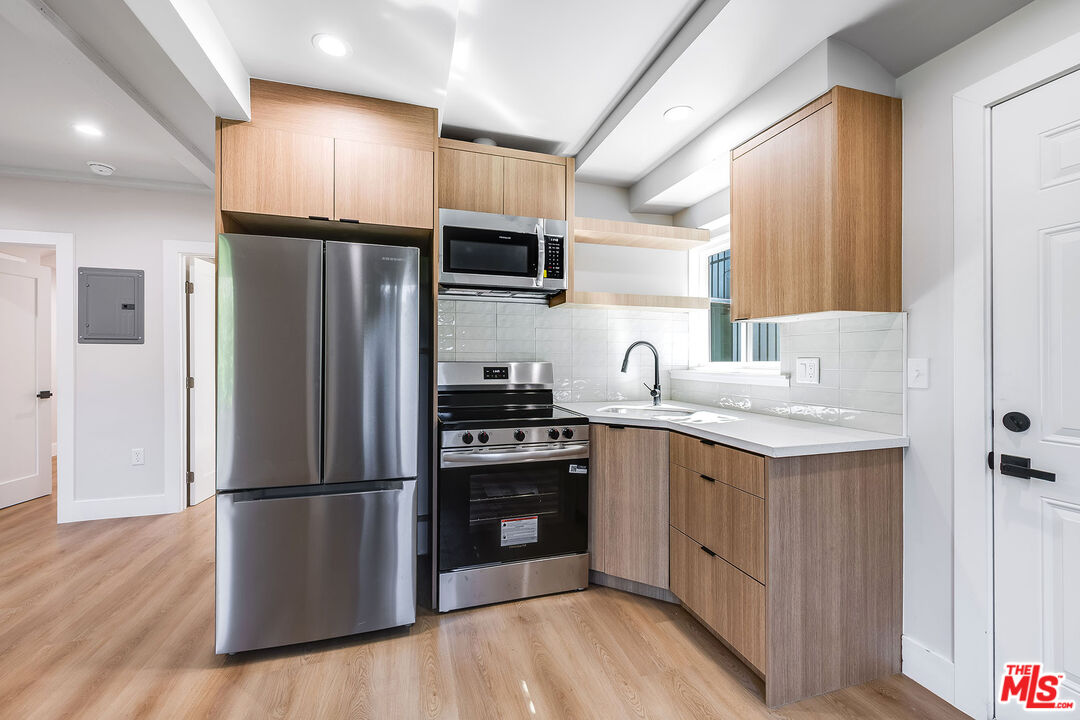 4522 Laurel Canyon Blvd