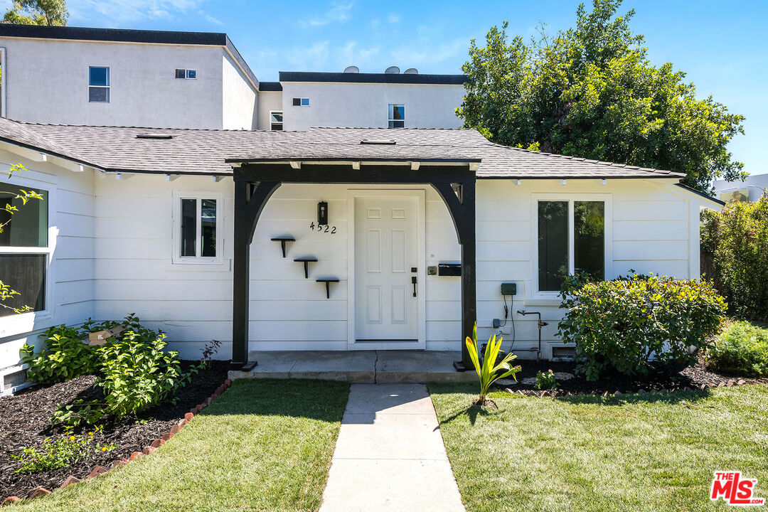 4522 Laurel Canyon Blvd