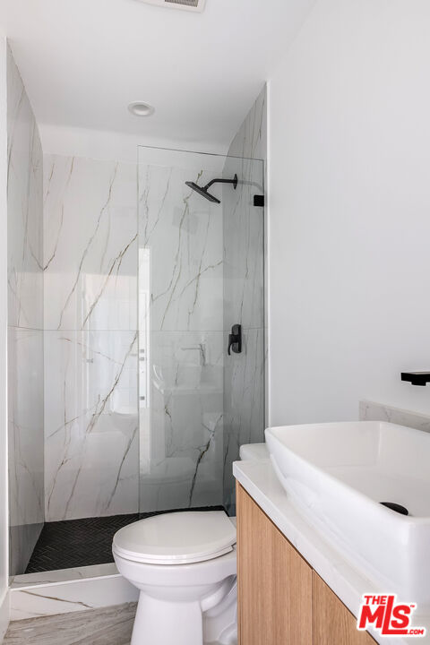 4522 Laurel Canyon Blvd