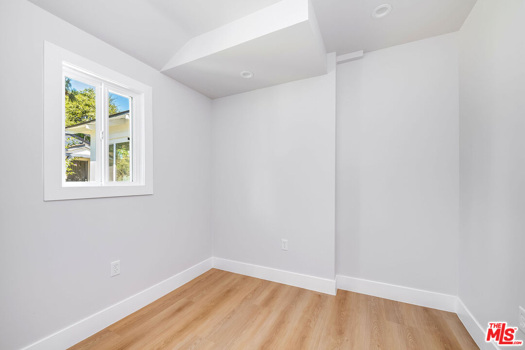 4522 Laurel Canyon Blvd