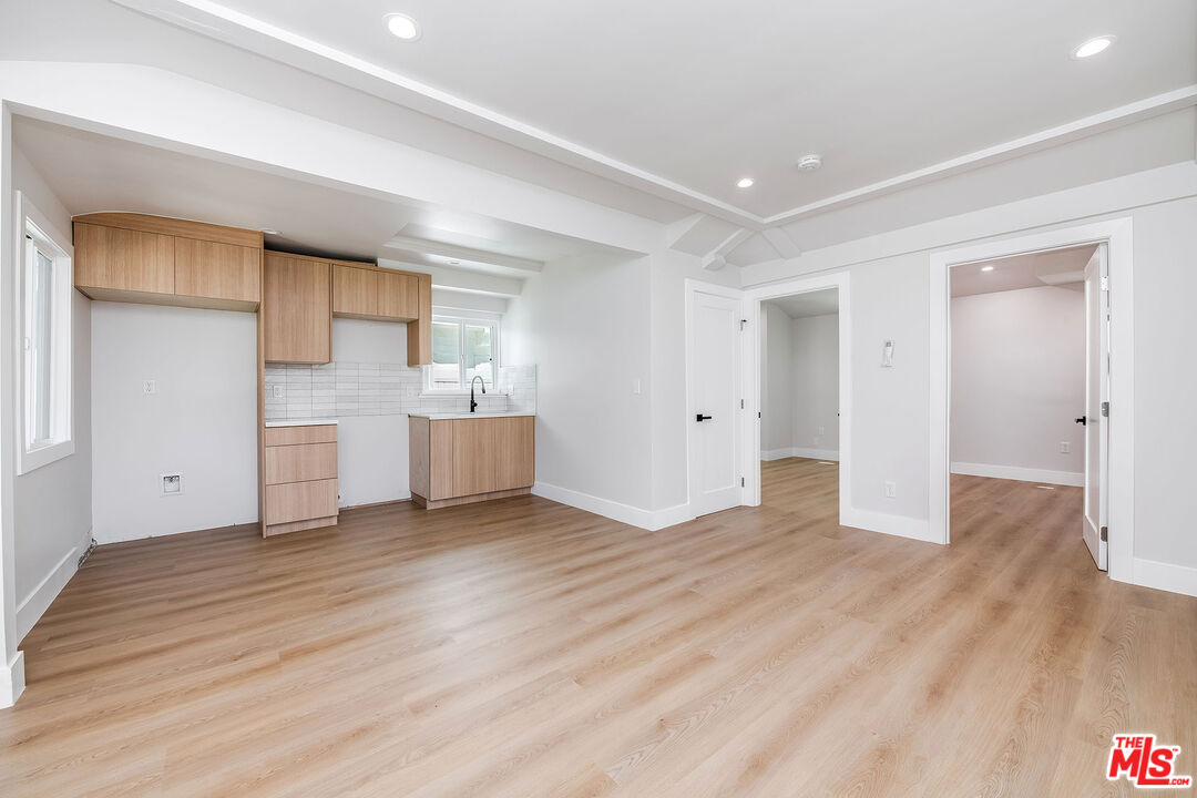 4524 Laurel Canyon Blvd