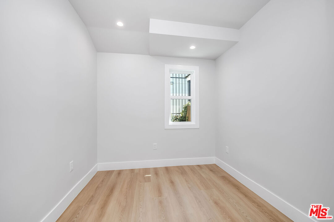 4524 Laurel Canyon Blvd