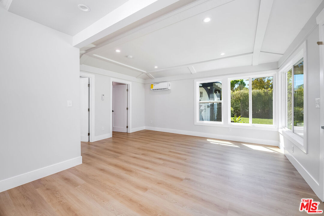 4524 Laurel Canyon Blvd