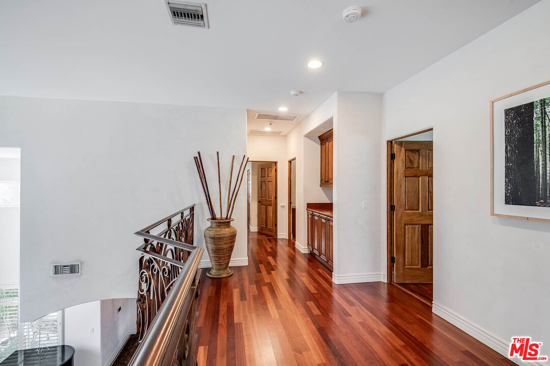 4520 TYRONE AVE