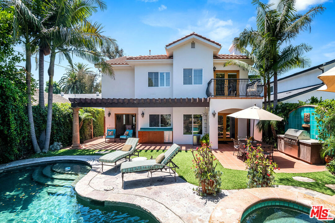 4520 TYRONE AVE