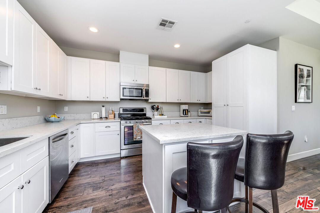 4840 Cleon Ave Unit: 108