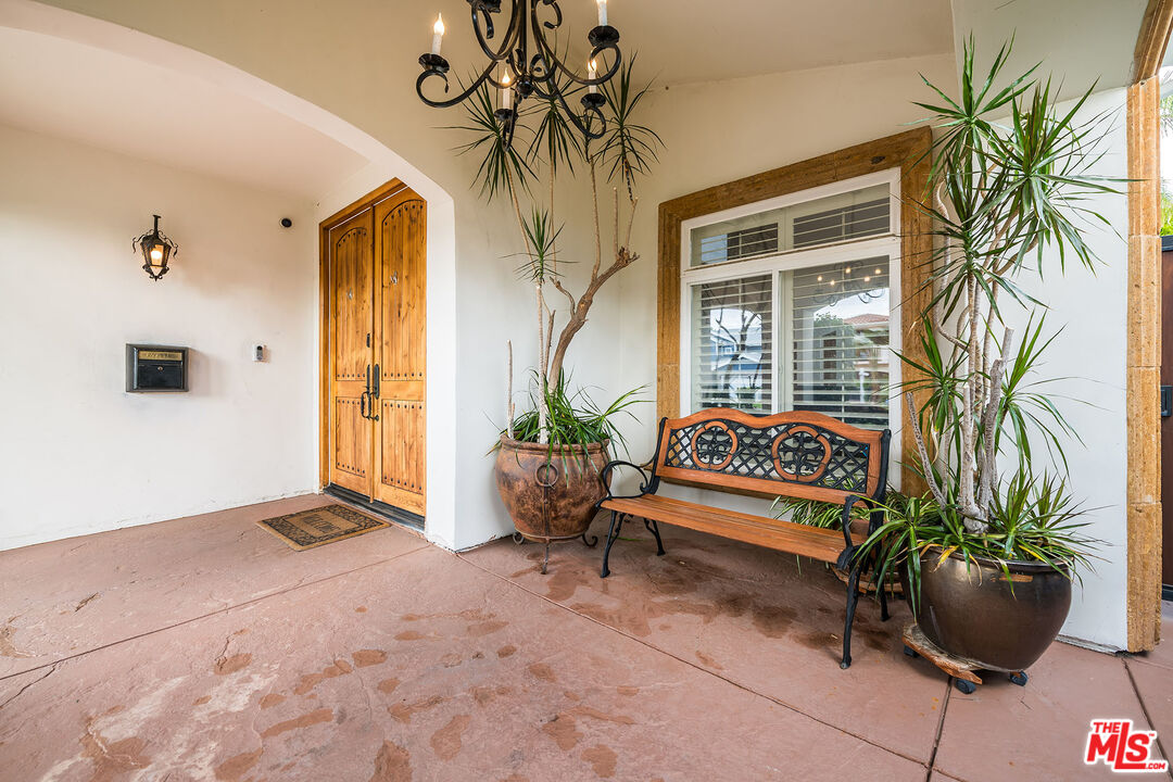 4520 TYRONE AVE