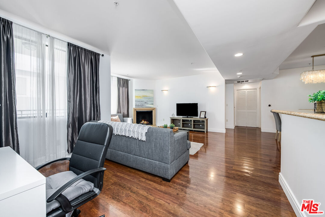 4724 Kester Ave Unit: 209