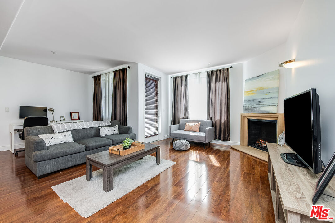 4724 Kester Ave Unit: 209