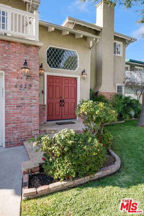 4419 Clybourn Ave