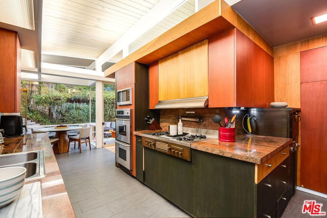 14322 Valley Vista Blvd