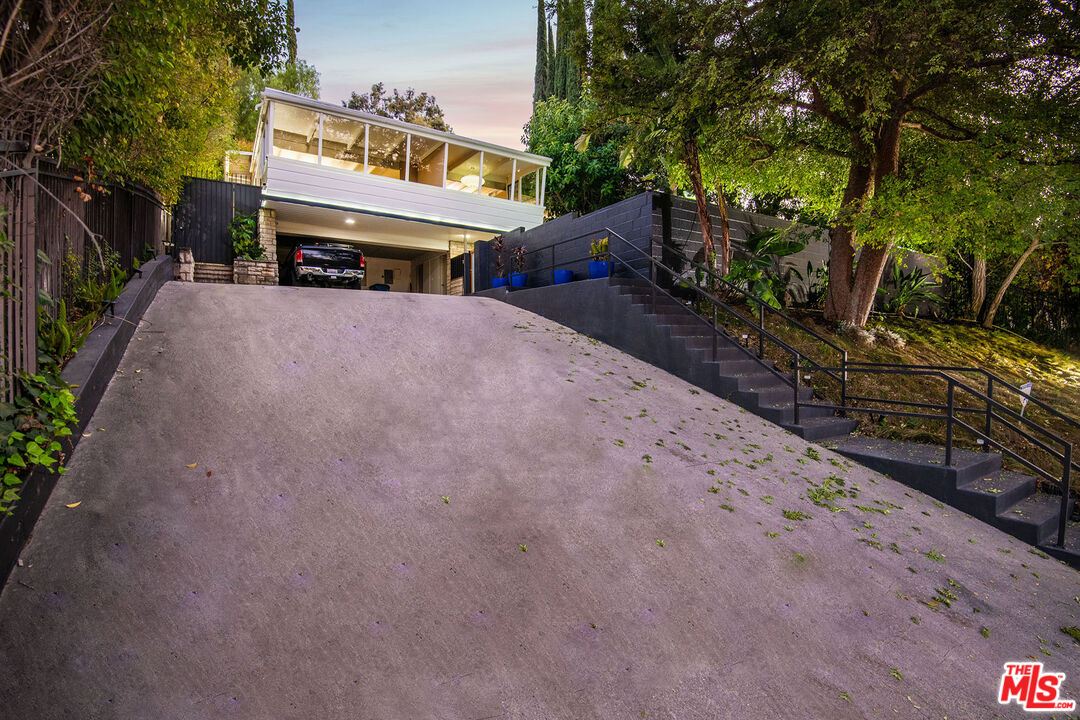 14322 Valley Vista Blvd