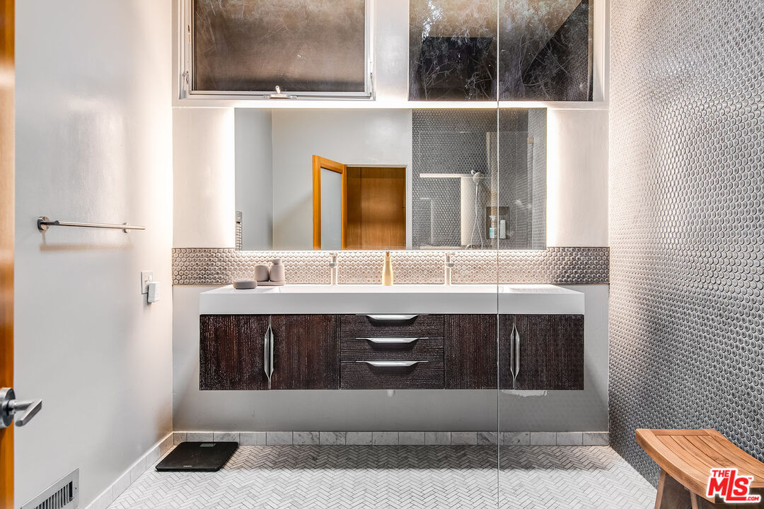 14322 Valley Vista Blvd