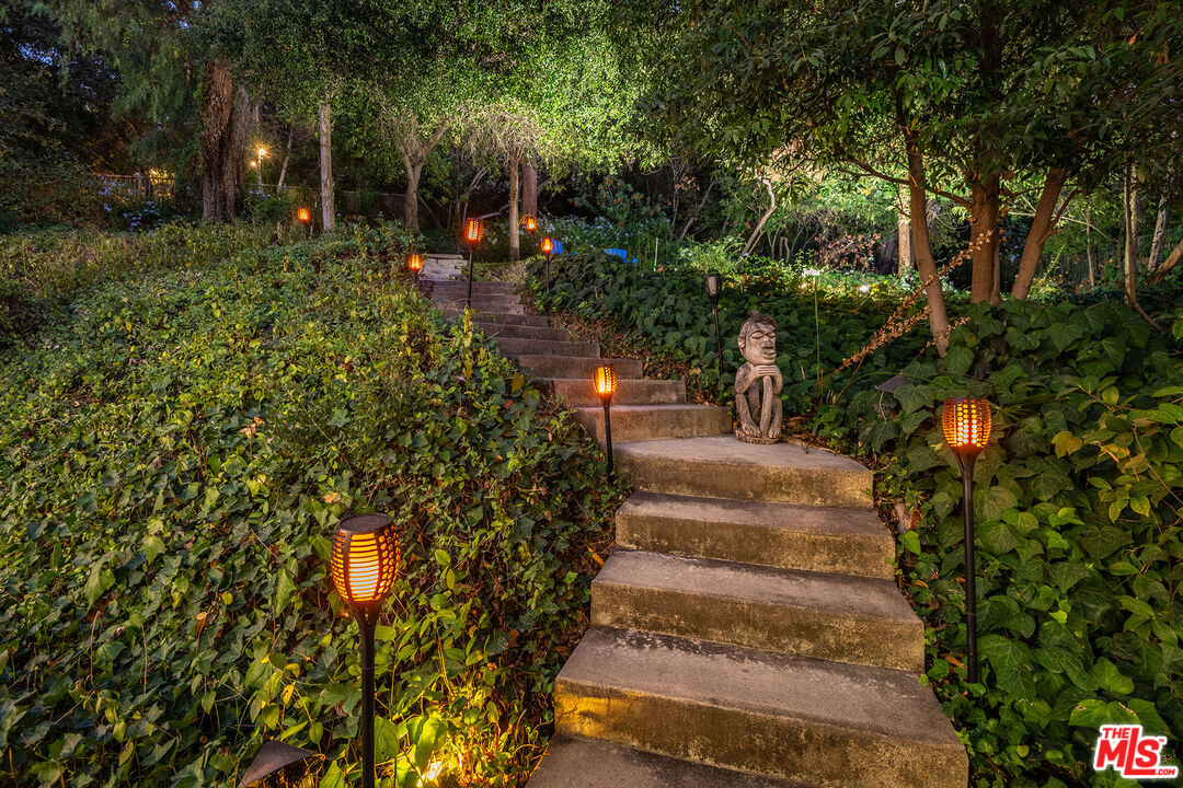 14322 Valley Vista Blvd