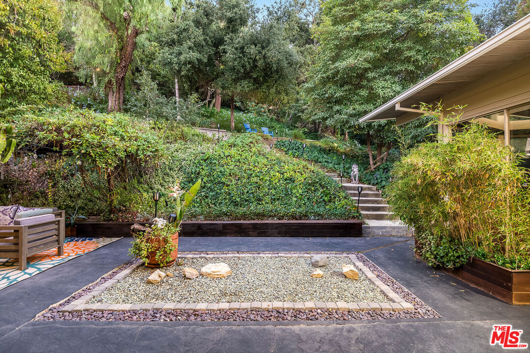 14322 Valley Vista Blvd