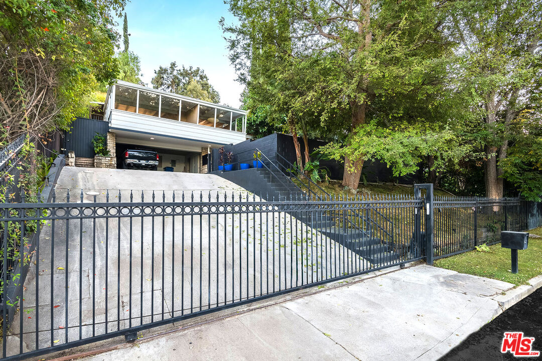 14322 Valley Vista Blvd