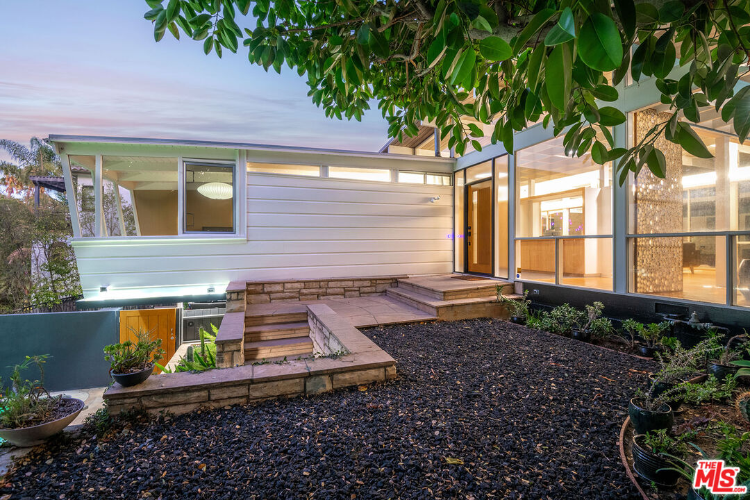 14322 Valley Vista Blvd