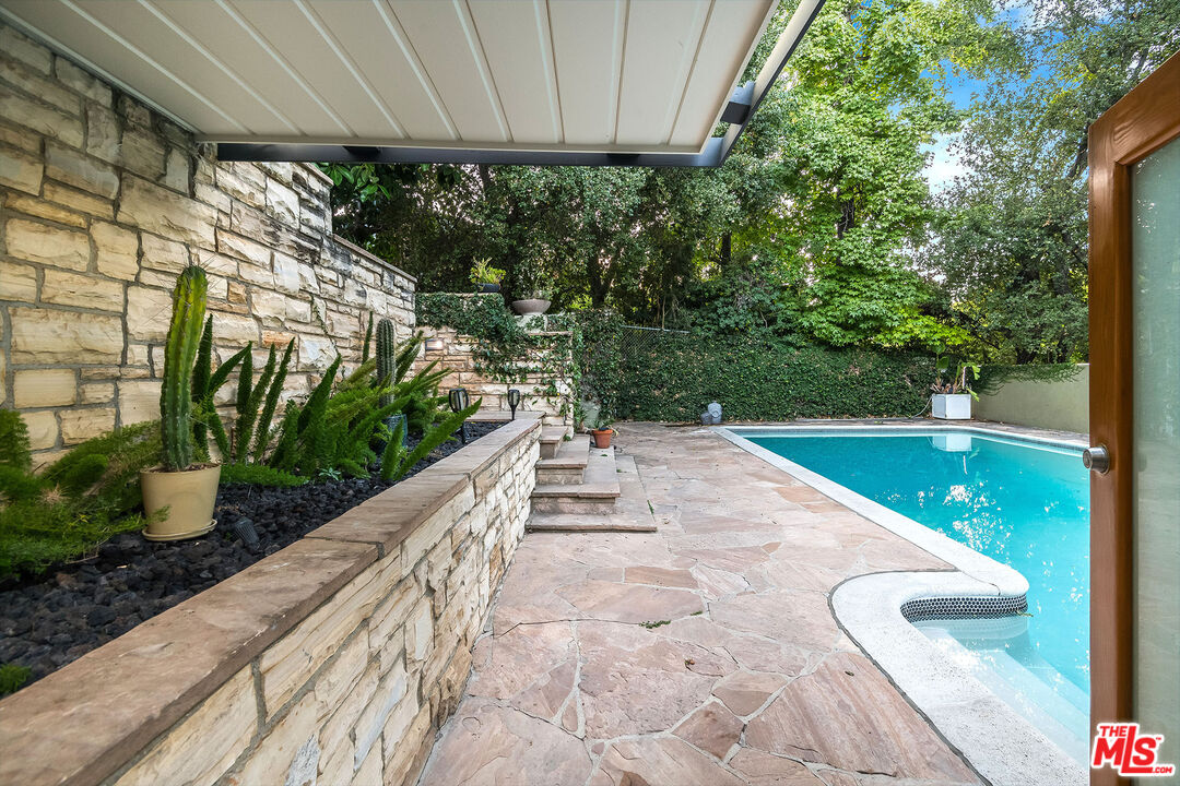 14322 Valley Vista Blvd