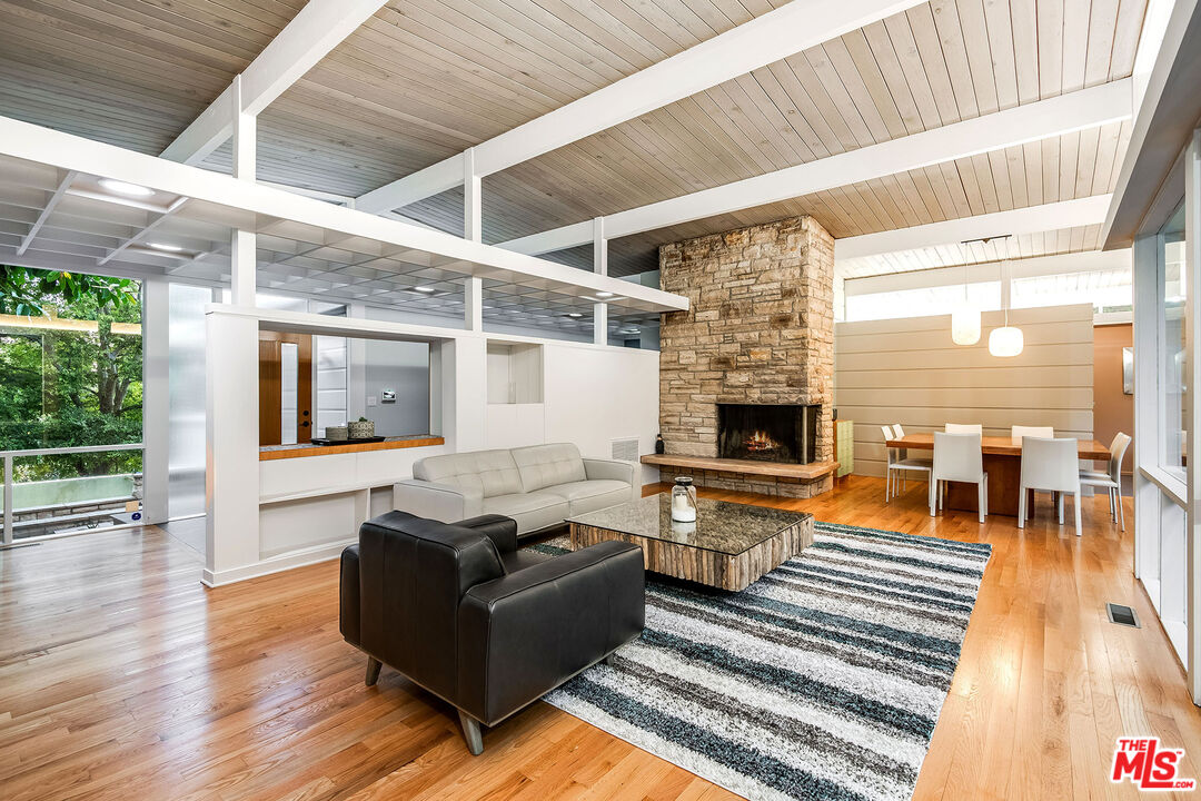 14322 Valley Vista Blvd